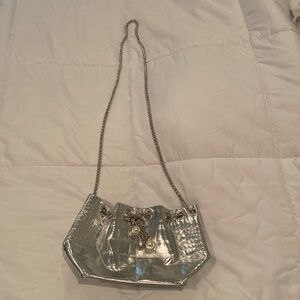 Silver chain crossbody bag with pearls